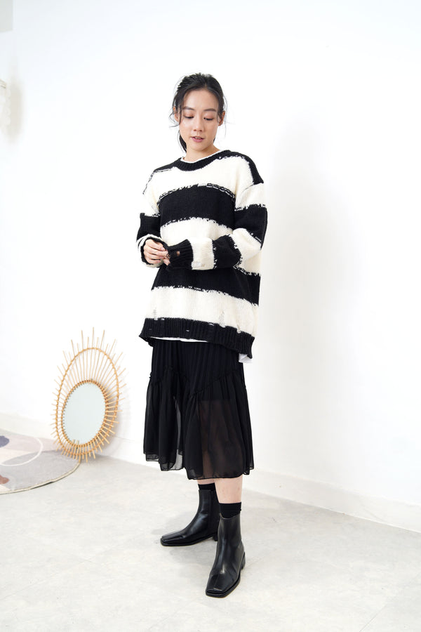 Black knit skirt w/ oganza  bottom