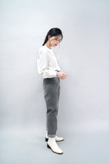 Washed black jeans in pencil cut