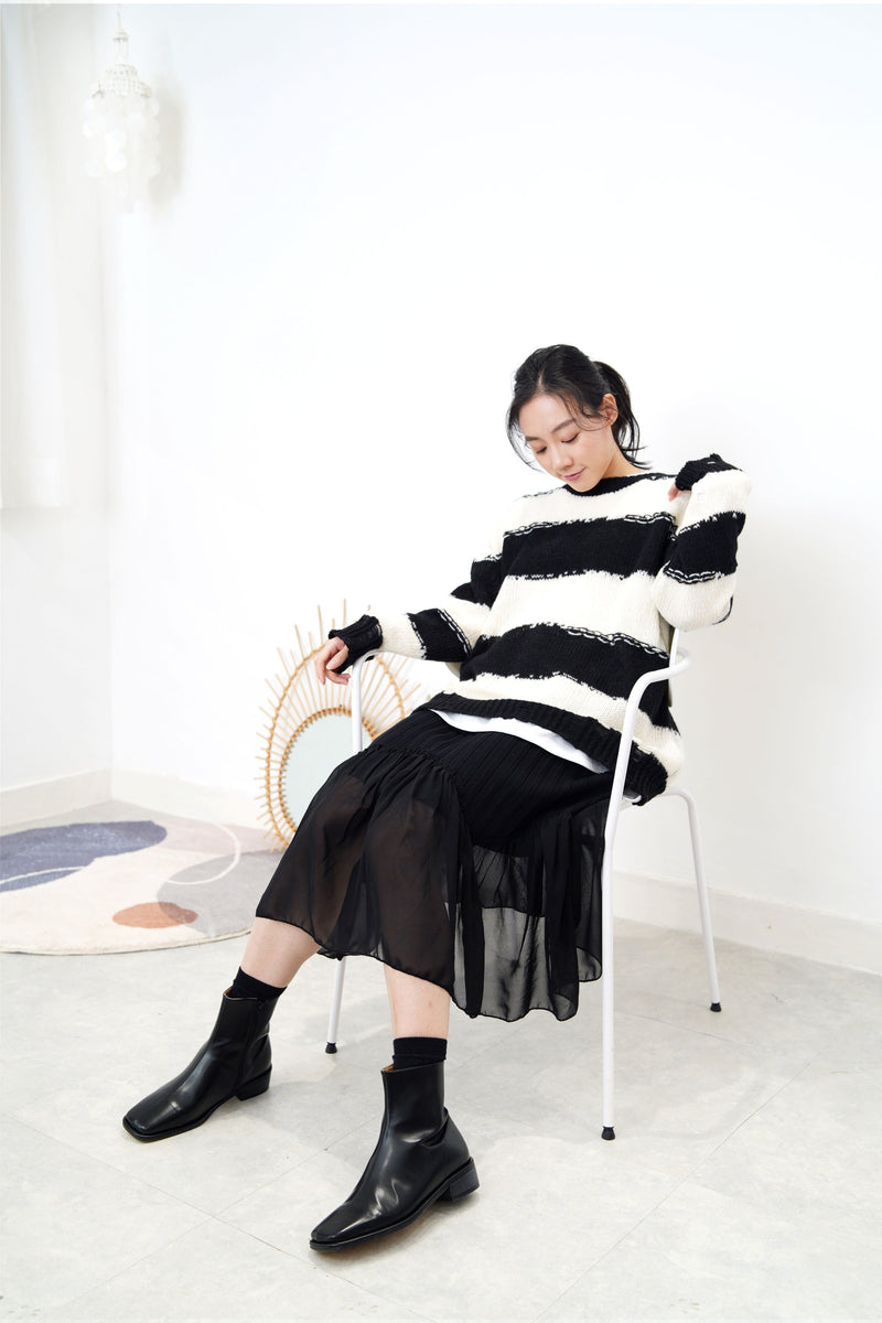 Black knit skirt w/ oganza  bottom