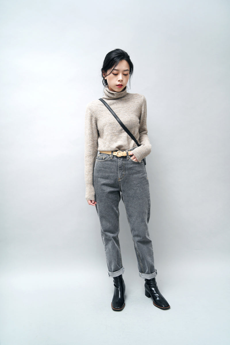 Oatmeal soft sweater in turtle neck