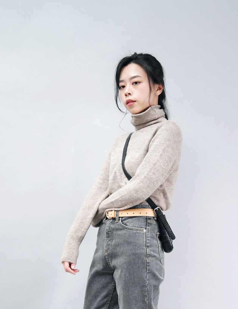 Oatmeal soft sweater in turtle neck