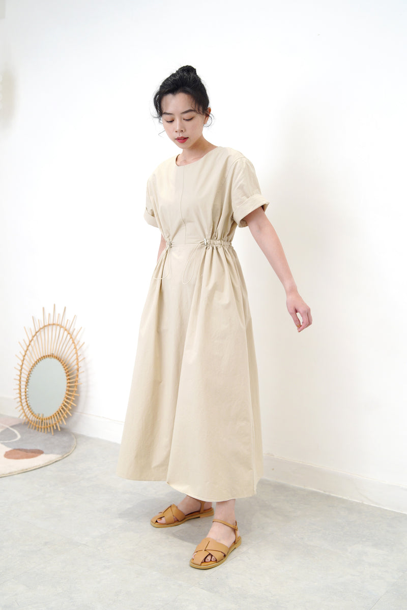 Beige dress in detail elastic waist