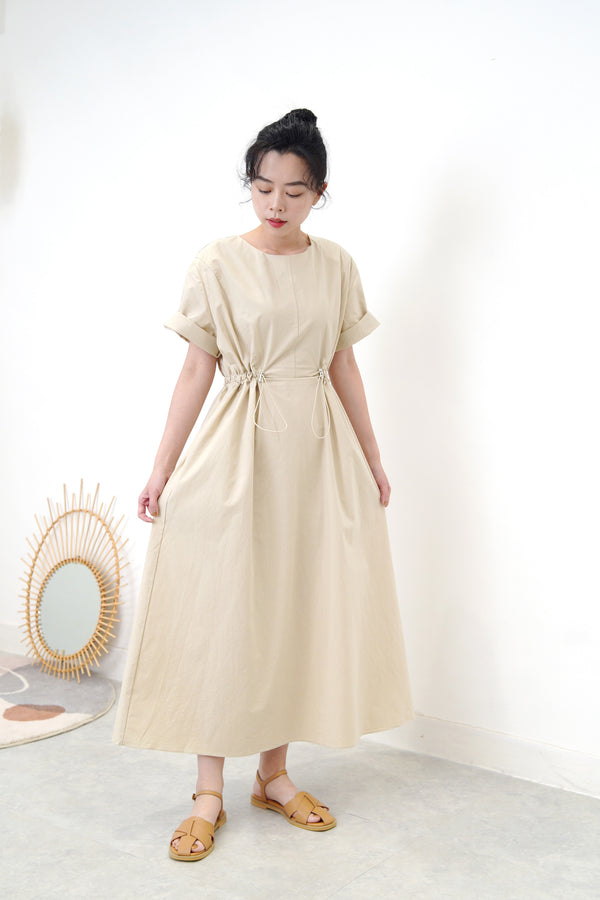 Beige dress in detail elastic waist