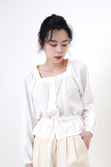 White tie waist blouse in square collar