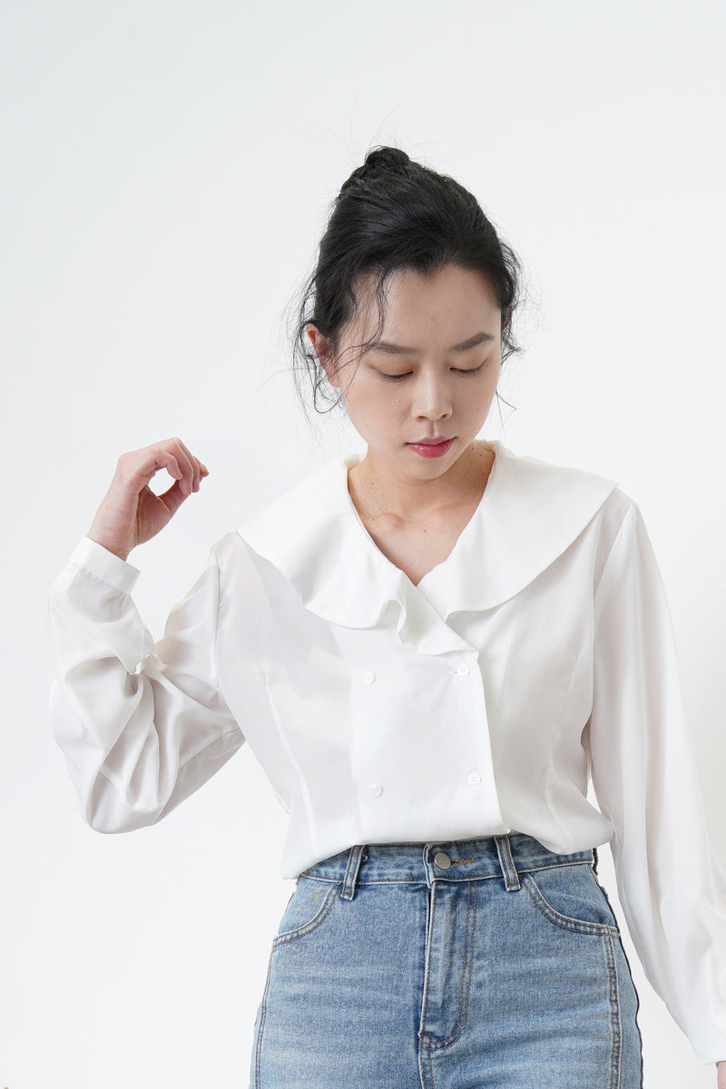 White shirt blouse in peplum collar