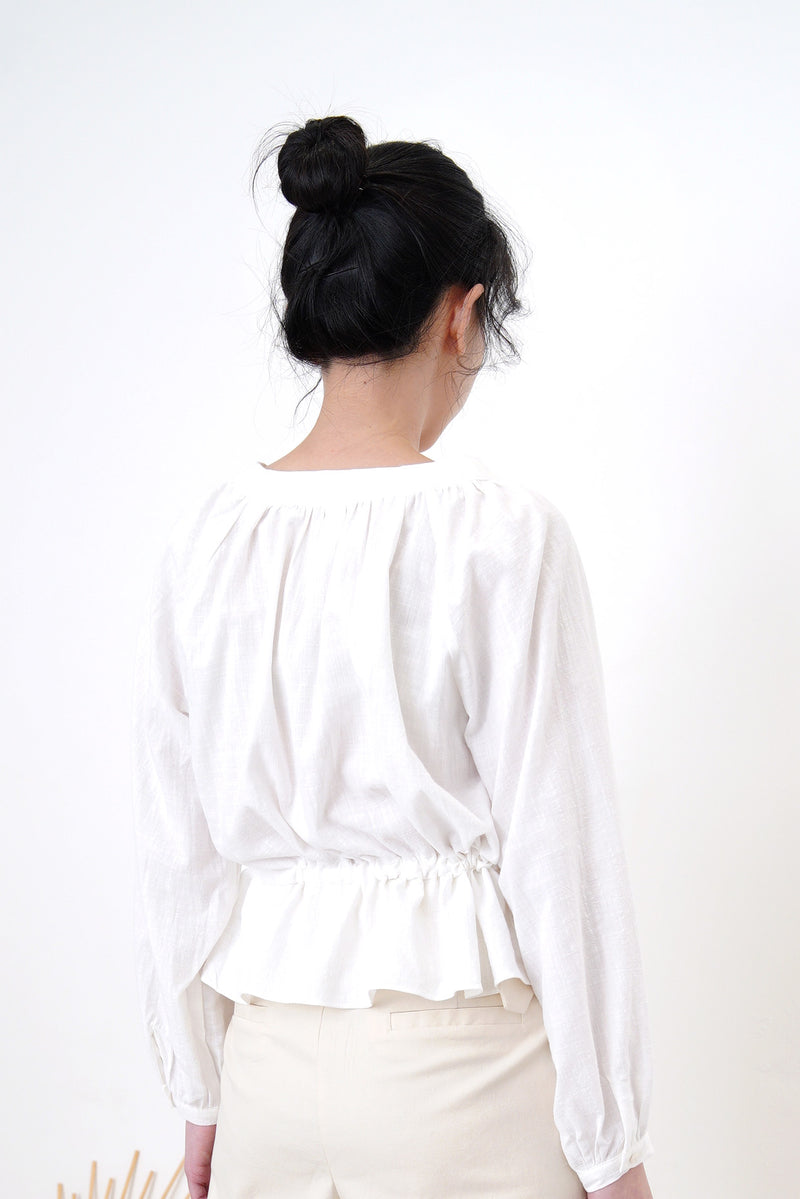 White tie waist blouse in square collar