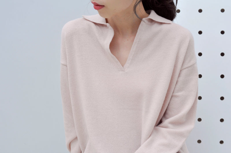 Light pink wool sweater in polo cut