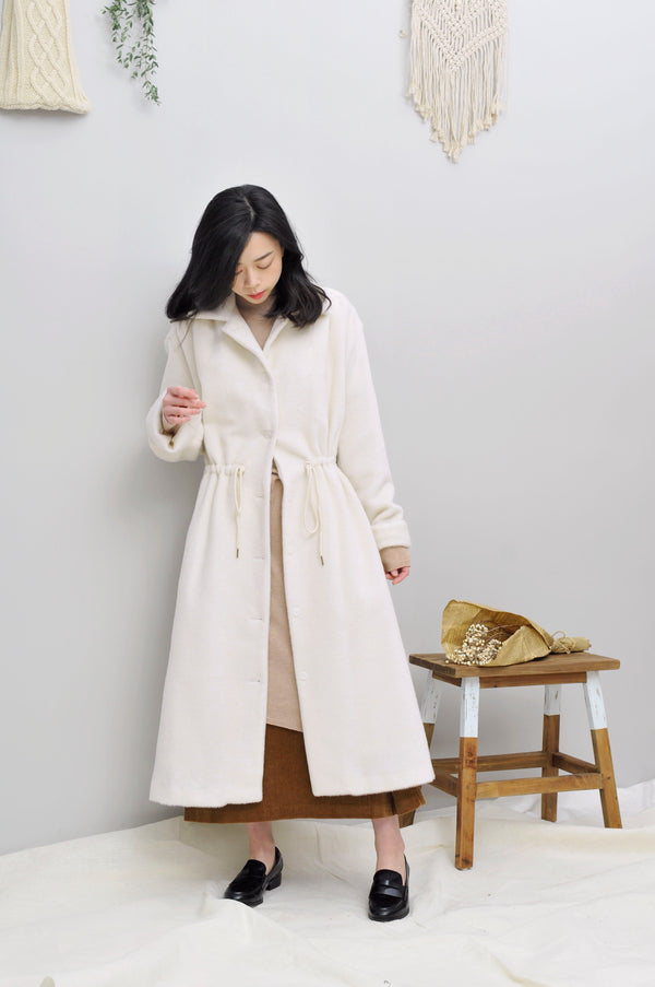 White textured coat w/ waist drawstring