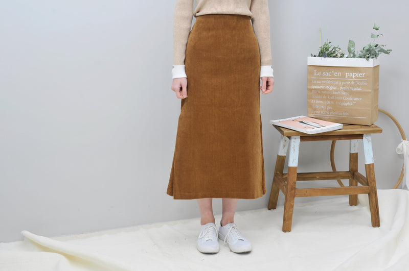 Brown corduroy skirt w/ pleats vent detail