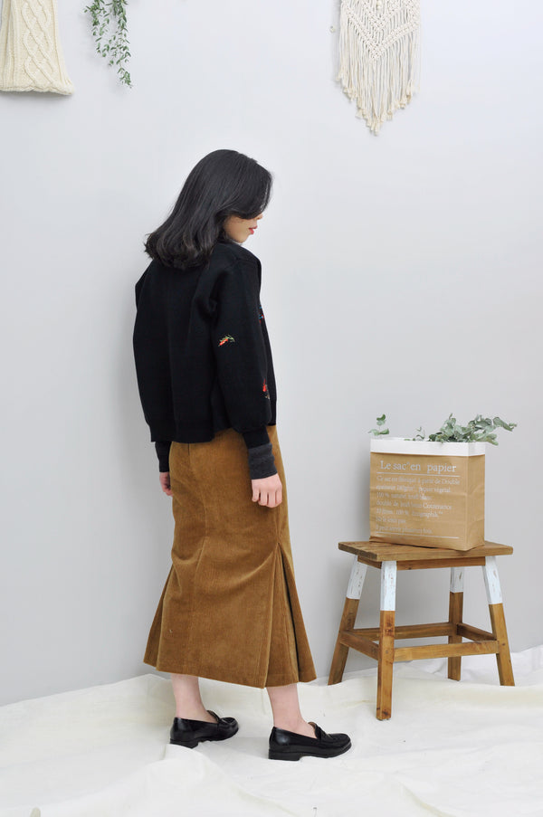 Brown corduroy skirt w/ pleats vent detail