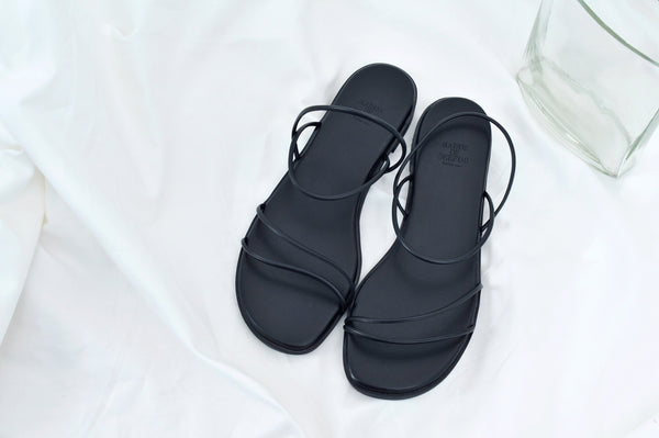 Black flat sandals in thin straps